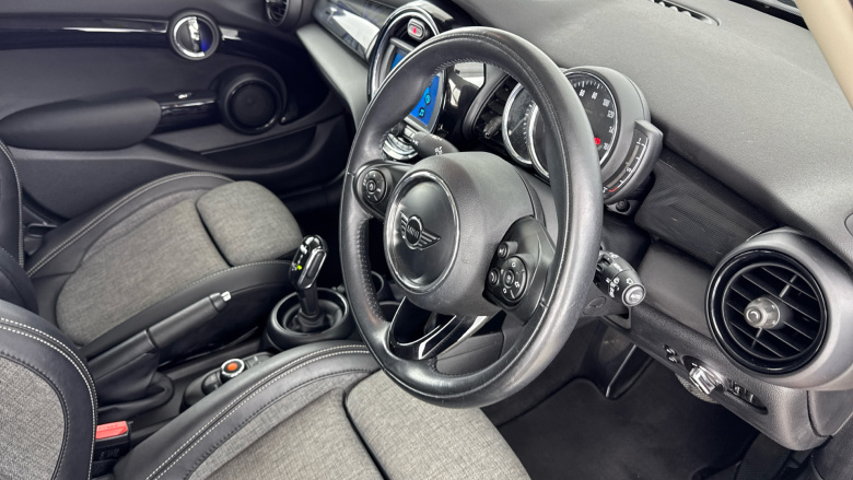 MINI Hatchback 1.5 Cooper II 5dr Auto [Chili Pack] Petrol Hatchback